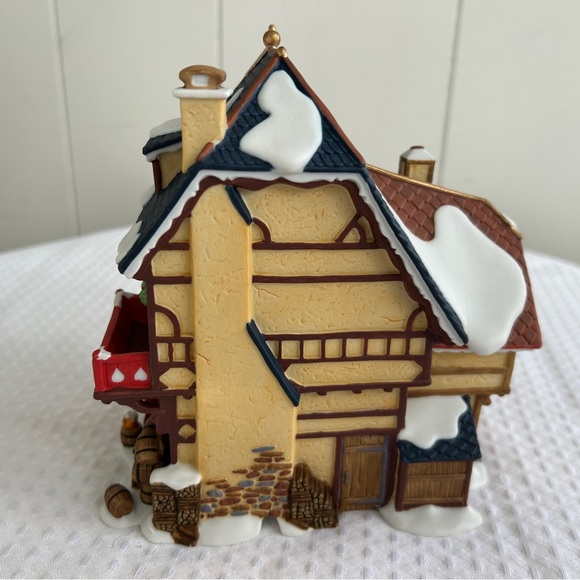 Department 56 “Altstadter Beerhouse” - Picture 3 of 7